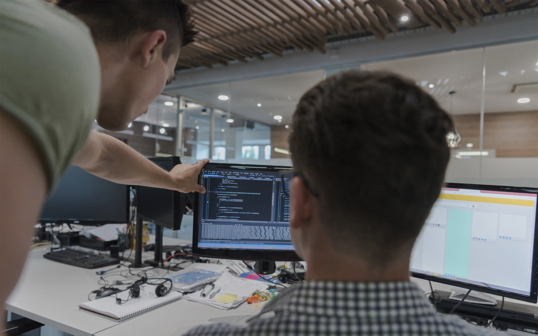 Desarrollo de software a medida vs. Adquisición de productos: ¿Cuál es la mejor opción para tu negocio?